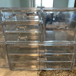 Makeup organizer